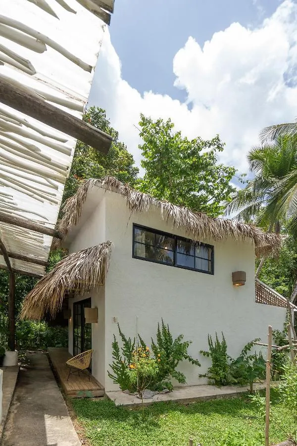 La Colmena Rd Hotel Samana Inn